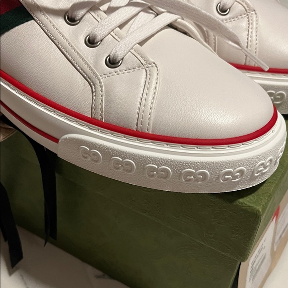 Gucci White Sneakers with Red and Green Accents - Picture 9 of 13